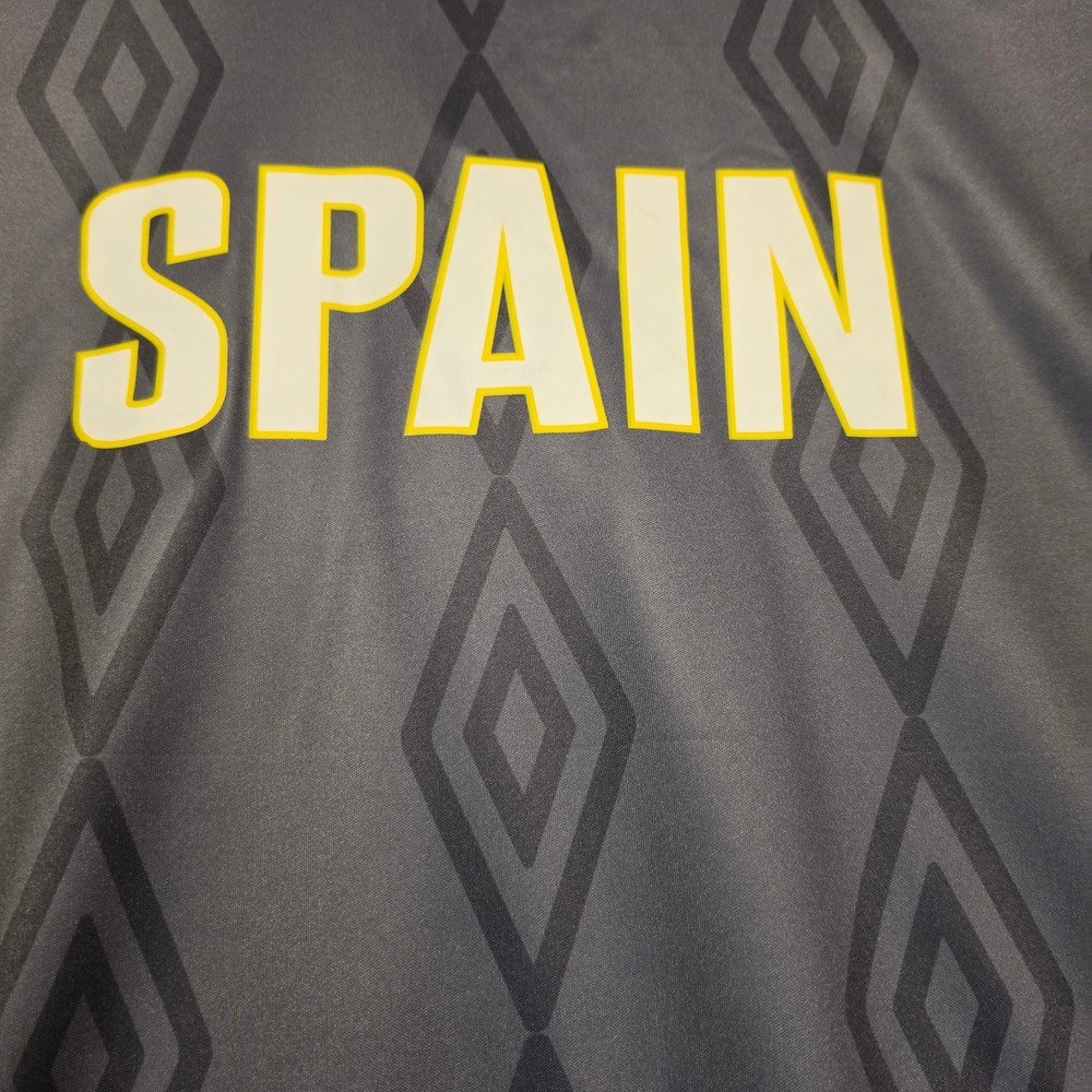 Umbro Spain Soccer Jersey Diamond Print Football 2026 Charcoal Grey Red Large - Picture 7 of 8